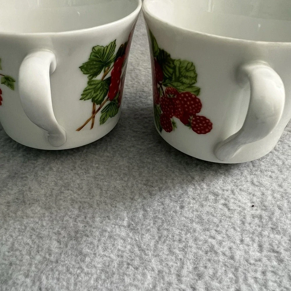 GROSEILLER ROUGE Dessert Snack Plates Tea Cups Mann‎ Vintage 1975 Set Brunch